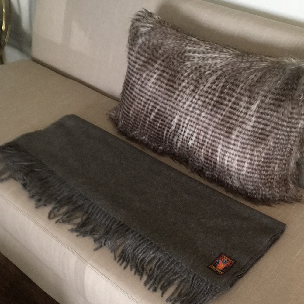 Chic Gray cashmere Fringed Throw/Scarf